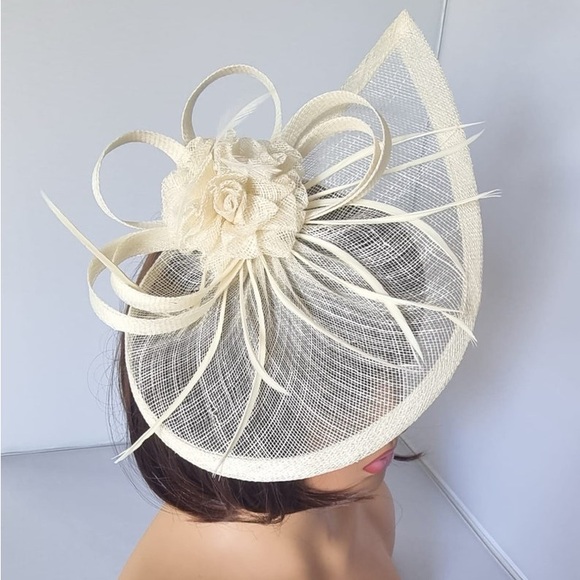 Tea party fascinator hat - Picture 3 of 5